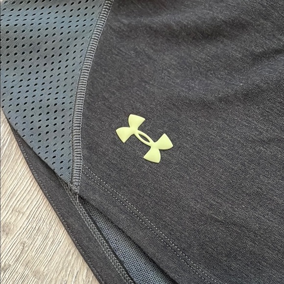 Under Armour Gray Athletic Shorts with Elastic Waistband and Breathable Fabric - Picture 2 of 9